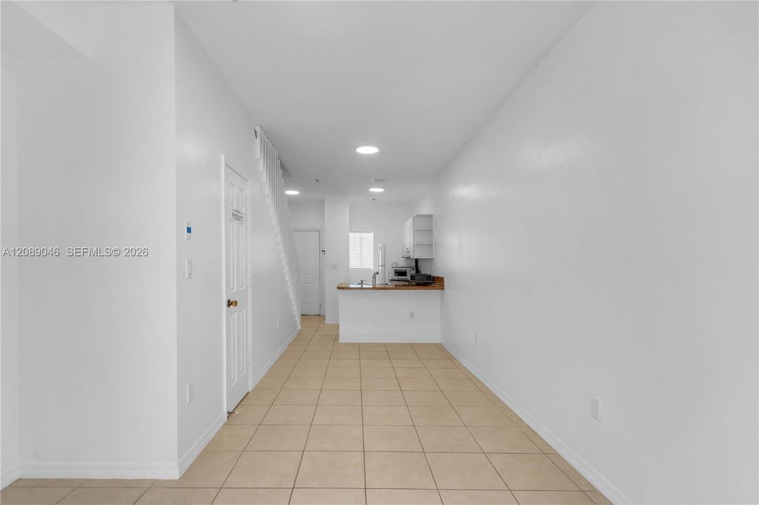 В аренду: $1,700 (1 спален, 1 ванн, 627 Квадратных фут)
