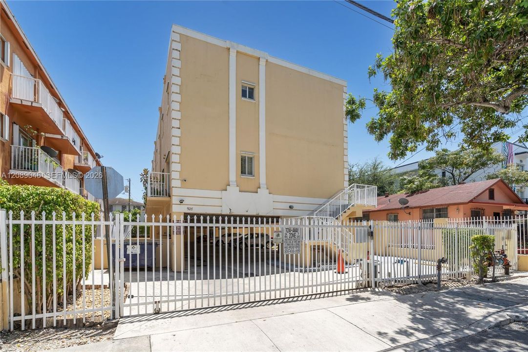 В аренду: $1,700 (1 спален, 1 ванн, 627 Квадратных фут)