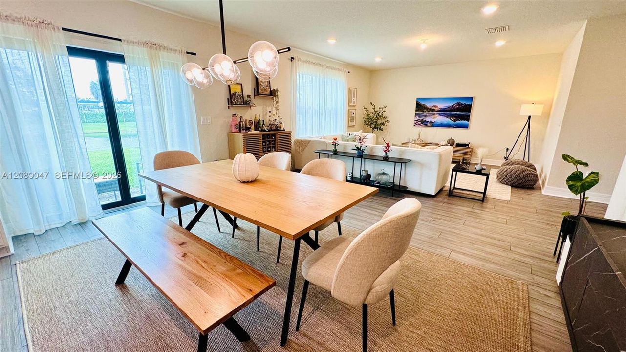 En Venta: $749,000 (5 camas, 3 baños, 2299 Pies cuadrados)