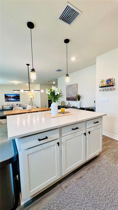 En Venta: $749,000 (5 camas, 3 baños, 2299 Pies cuadrados)