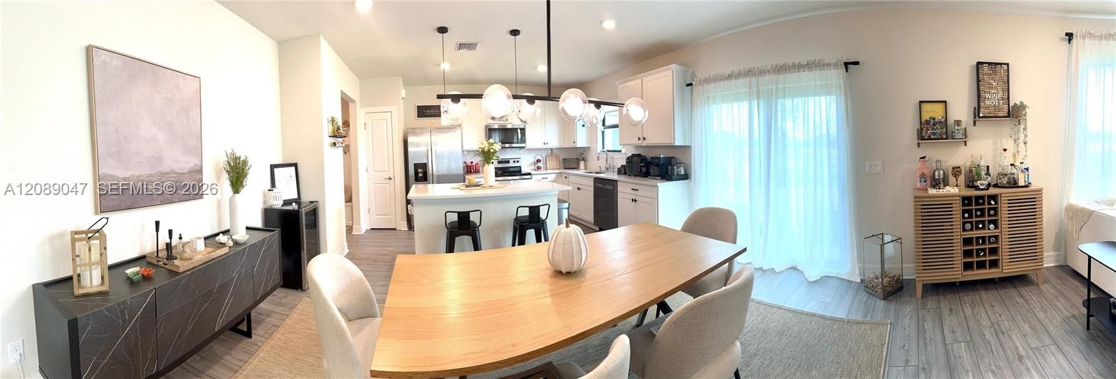 En Venta: $749,000 (5 camas, 3 baños, 2299 Pies cuadrados)