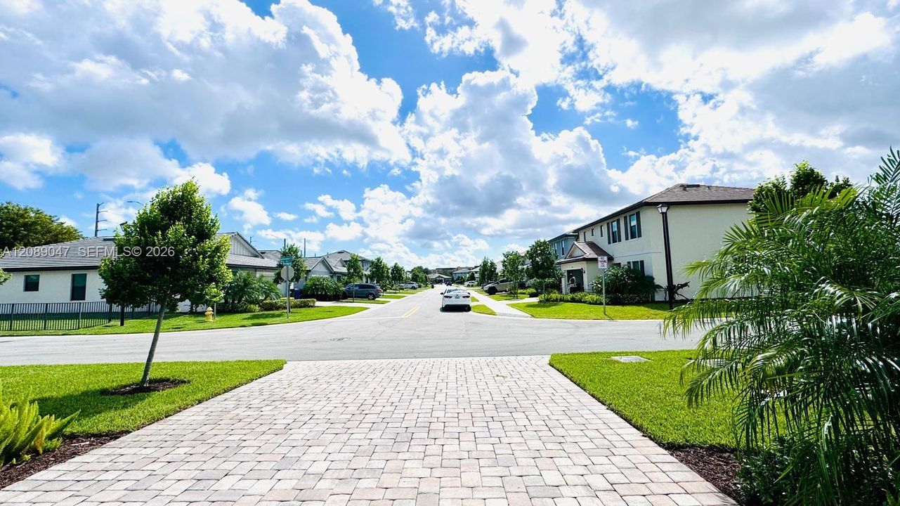 En Venta: $749,000 (5 camas, 3 baños, 2299 Pies cuadrados)