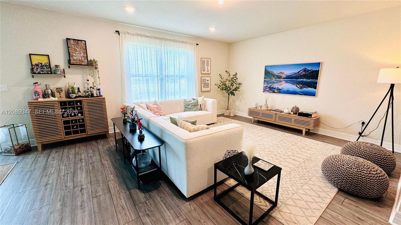 En Venta: $749,000 (5 camas, 3 baños, 2299 Pies cuadrados)