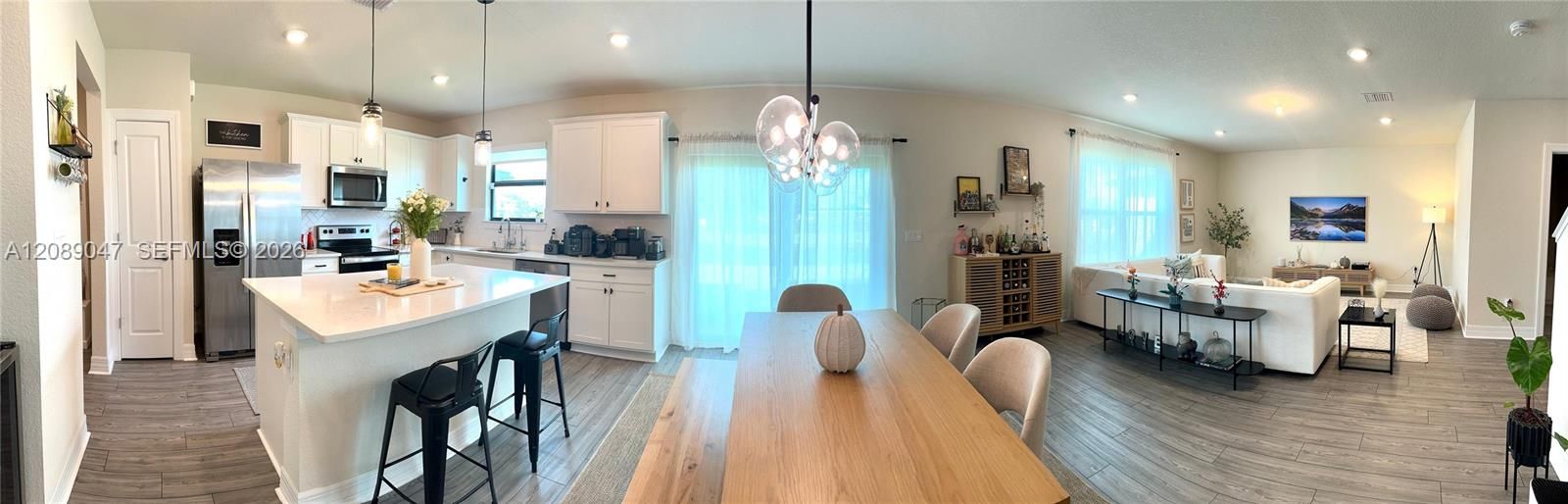 En Venta: $749,000 (5 camas, 3 baños, 2299 Pies cuadrados)