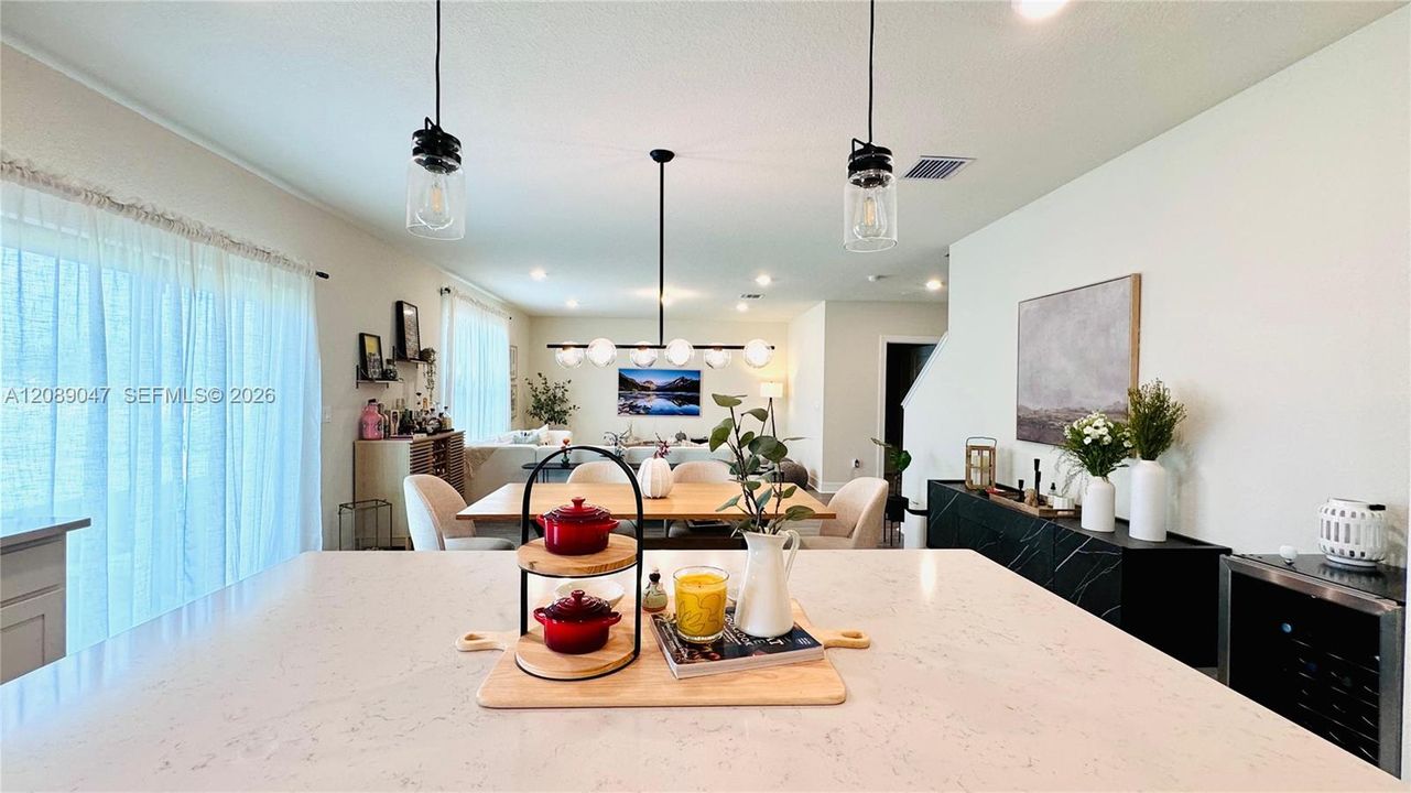 En Venta: $749,000 (5 camas, 3 baños, 2299 Pies cuadrados)