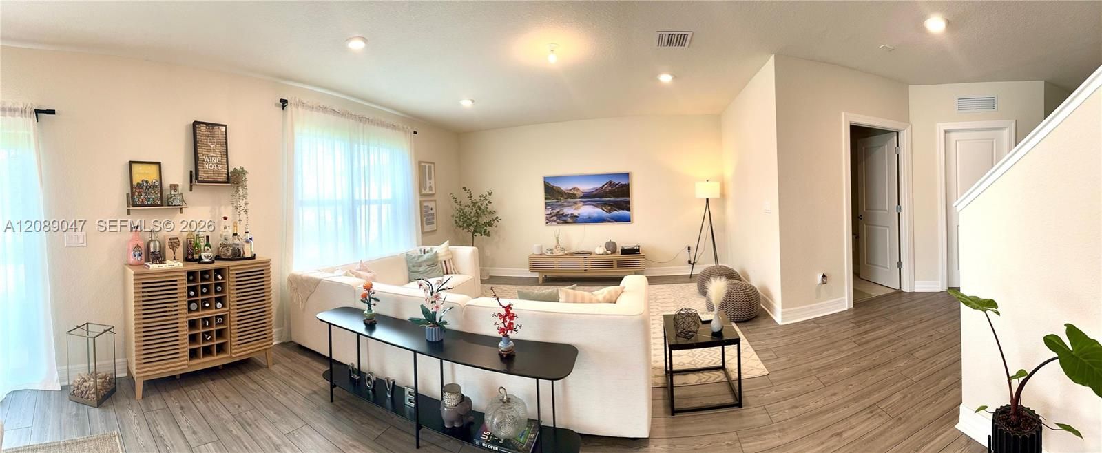 En Venta: $749,000 (5 camas, 3 baños, 2299 Pies cuadrados)
