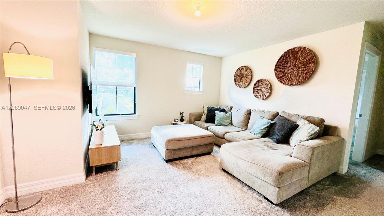 En Venta: $749,000 (5 camas, 3 baños, 2299 Pies cuadrados)
