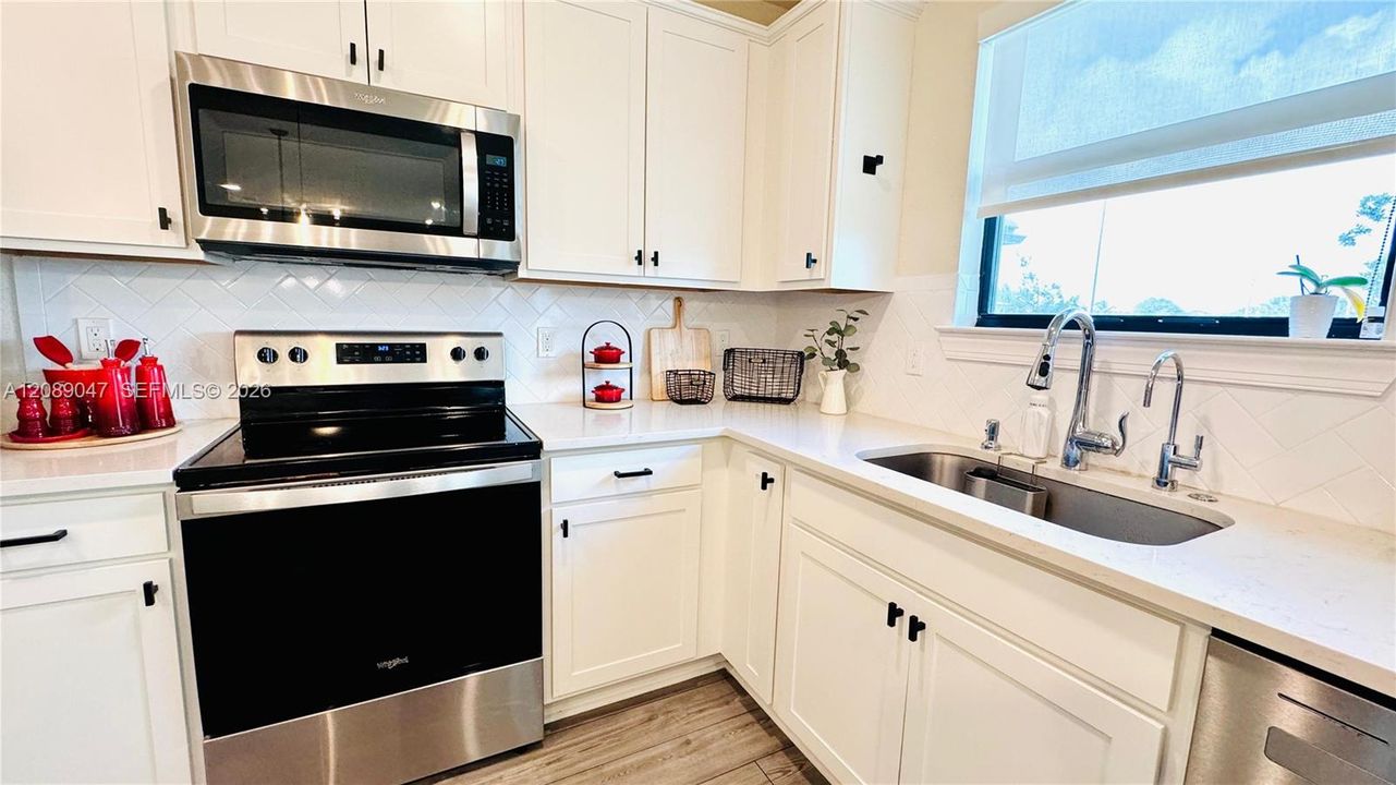 En Venta: $749,000 (5 camas, 3 baños, 2299 Pies cuadrados)