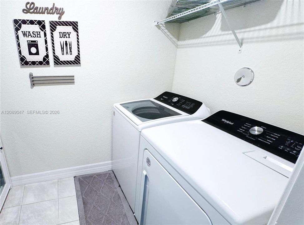 En Venta: $749,000 (5 camas, 3 baños, 2299 Pies cuadrados)