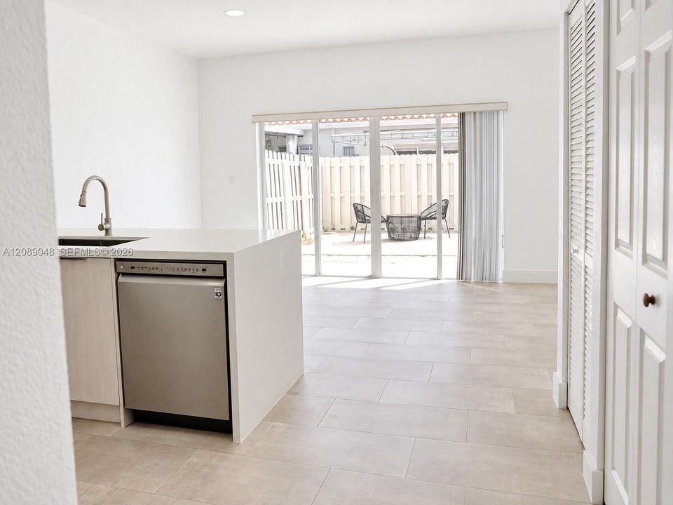 Active With Contract: $2,750 (3 beds, 2 baths, 1308 Square Feet)