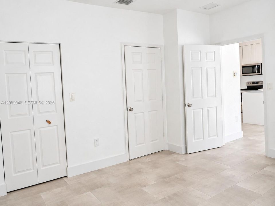 Active With Contract: $2,750 (3 beds, 2 baths, 1308 Square Feet)