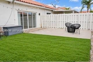 Active With Contract: $2,750 (3 beds, 2 baths, 1308 Square Feet)