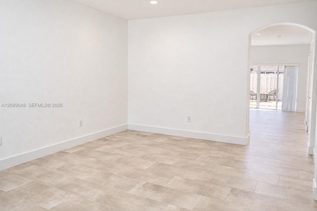 Active With Contract: $2,750 (3 beds, 2 baths, 1308 Square Feet)