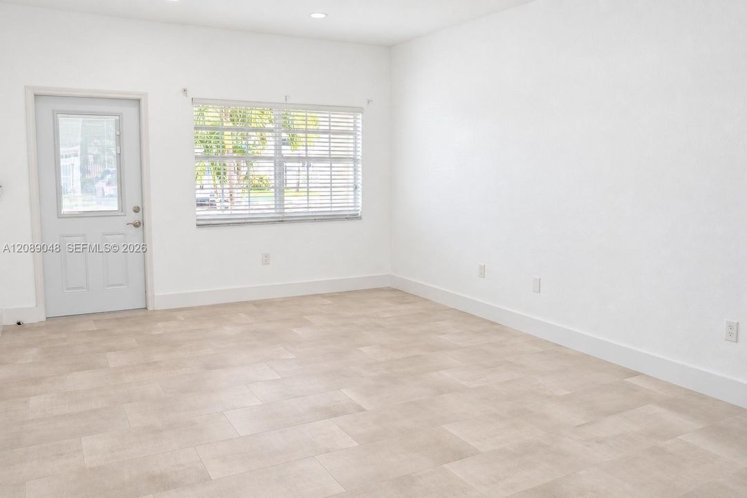 Active With Contract: $2,750 (3 beds, 2 baths, 1308 Square Feet)