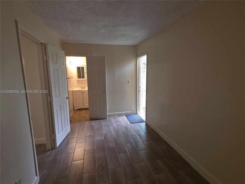 For Rent: $1,800 (2 beds, 1 baths, 1190 Square Feet)