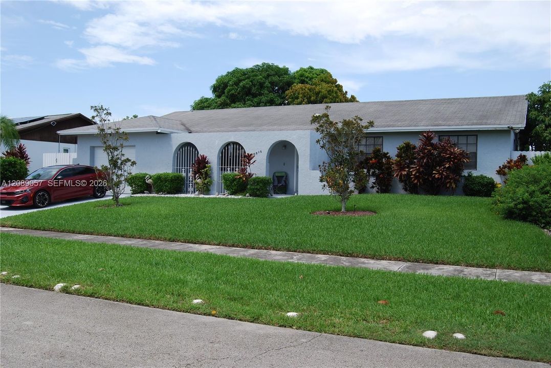 For Sale: $690,000 (4 beds, 2 baths, 1886 Square Feet)