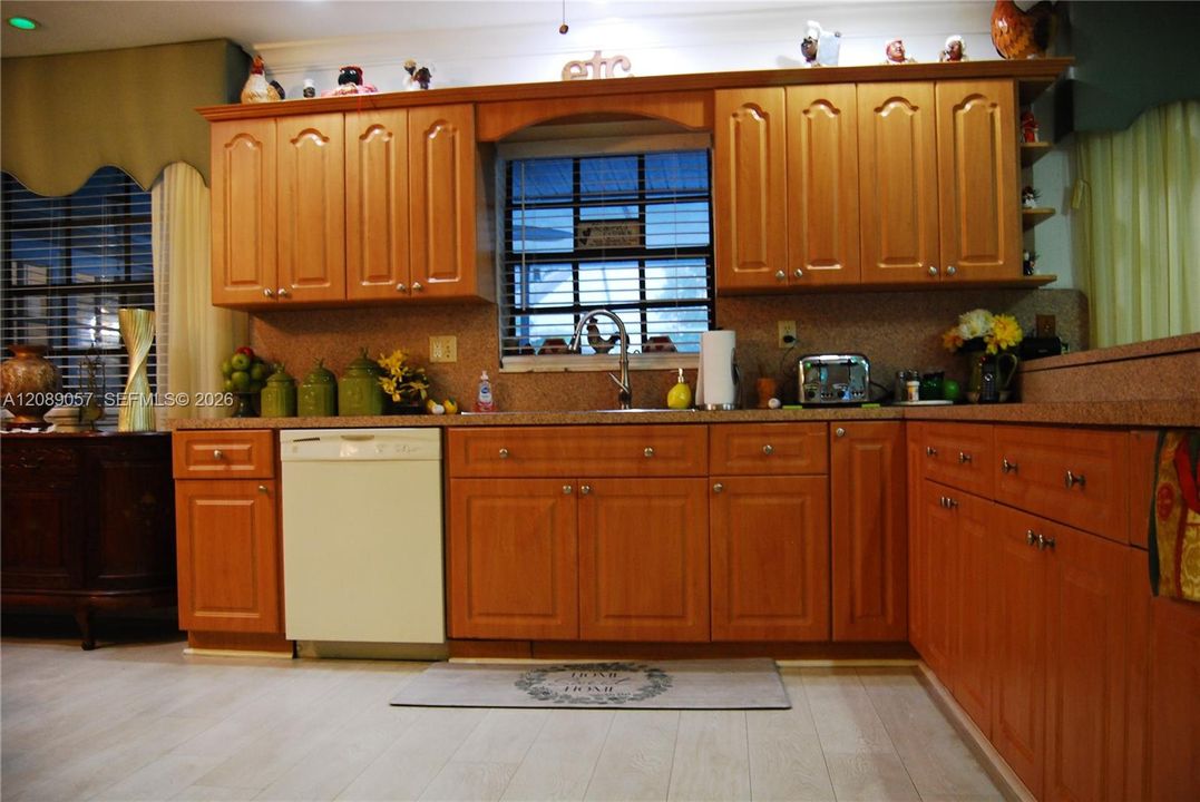 For Sale: $690,000 (4 beds, 2 baths, 1886 Square Feet)