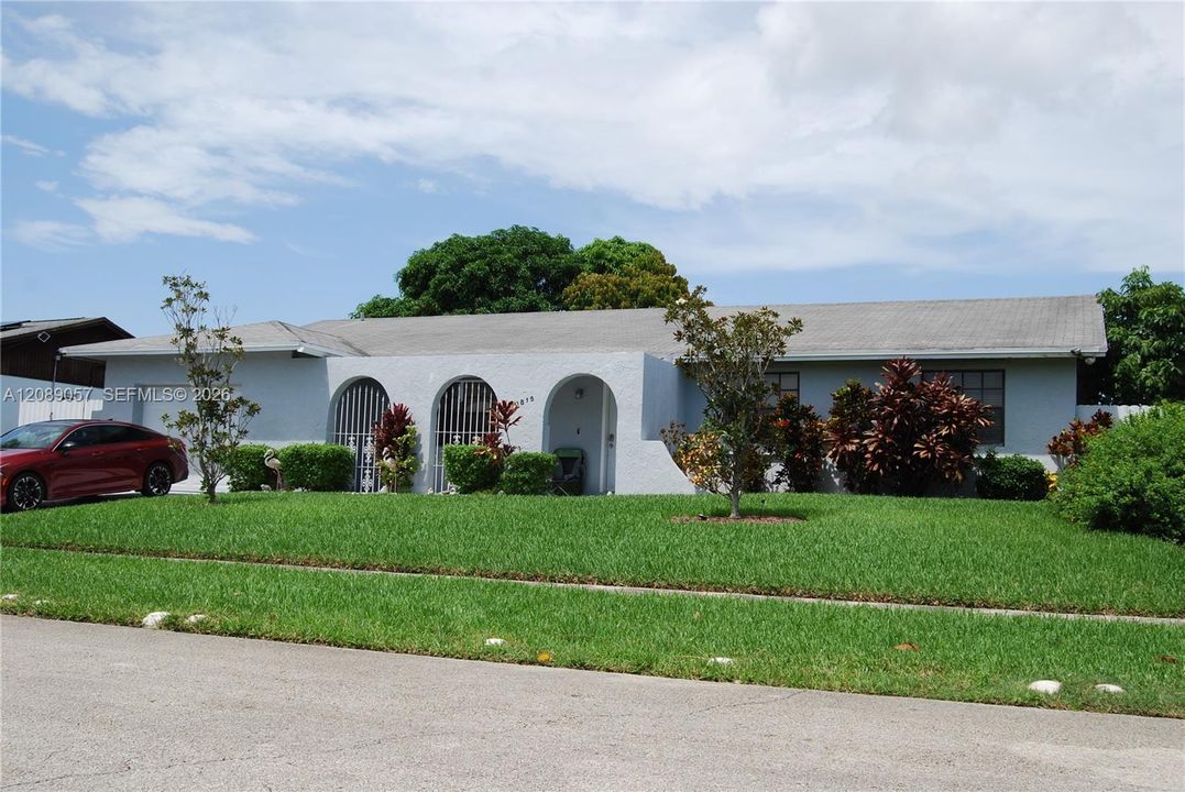 For Sale: $690,000 (4 beds, 2 baths, 1886 Square Feet)