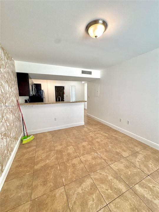 For Sale: $218,000 (2 beds, 1 baths, 782 Square Feet)