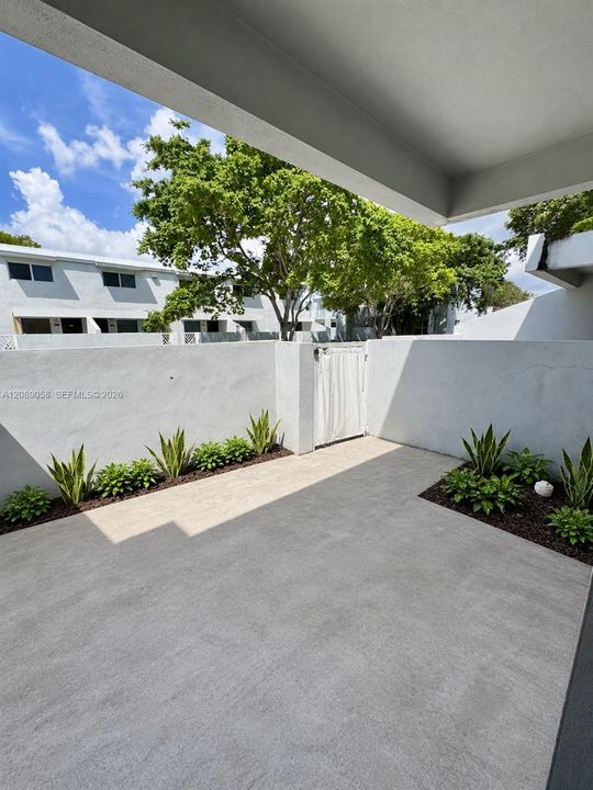 For Sale: $218,000 (2 beds, 1 baths, 782 Square Feet)