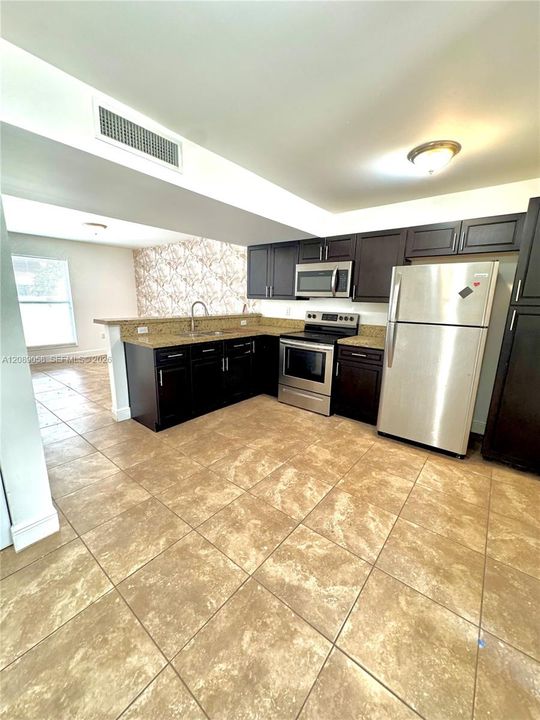 For Sale: $218,000 (2 beds, 1 baths, 782 Square Feet)