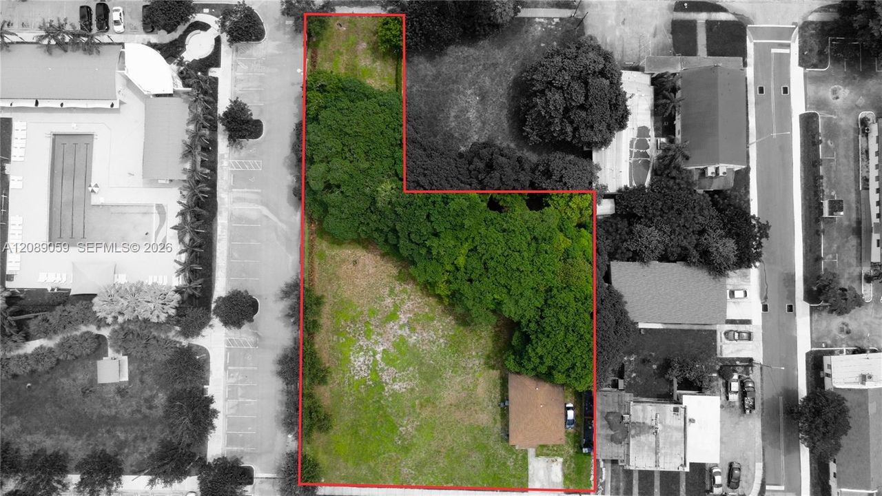 En Venta: $900,000 (0.62 acres)