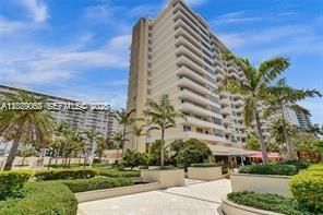 For Rent: $4,400 (2 beds, 2 baths, 1190 Square Feet)