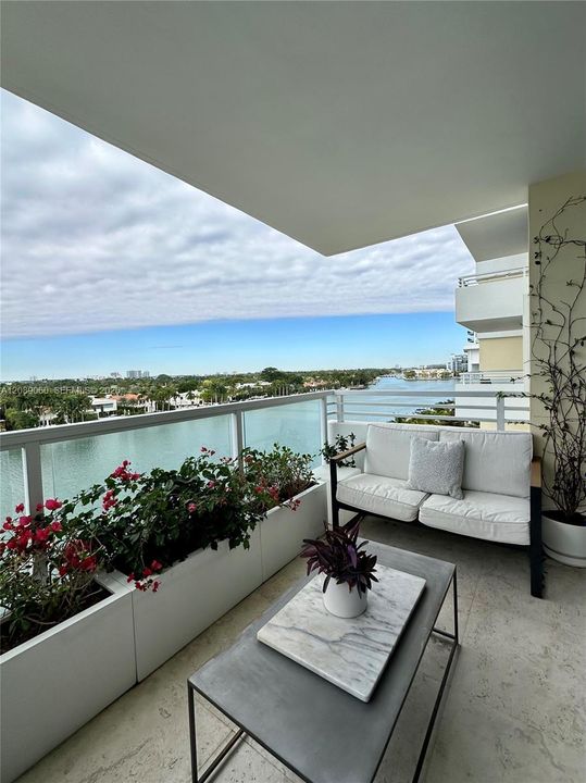 For Rent: $4,400 (2 beds, 2 baths, 1190 Square Feet)