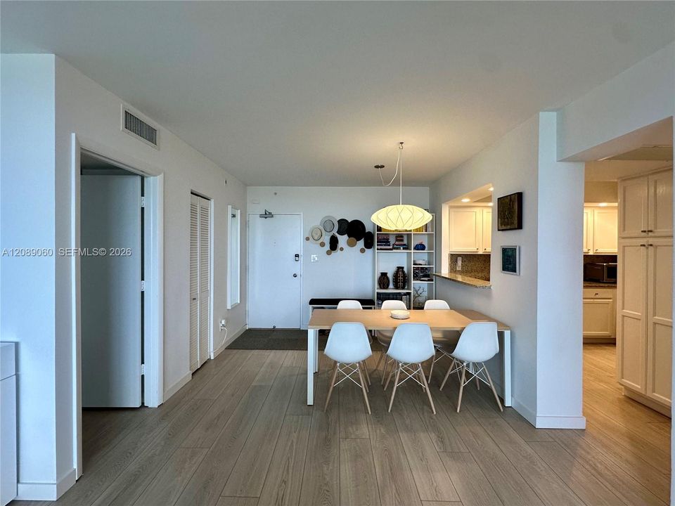 For Rent: $4,400 (2 beds, 2 baths, 1190 Square Feet)