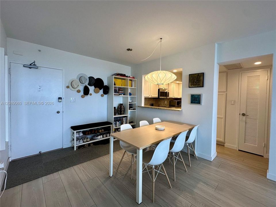 For Rent: $4,400 (2 beds, 2 baths, 1190 Square Feet)