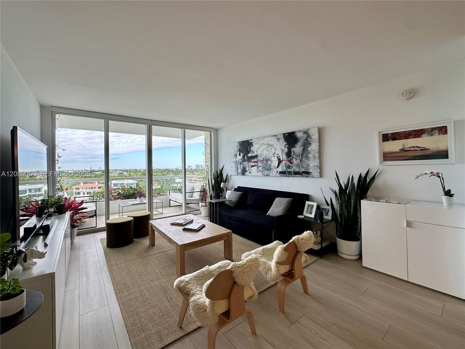 For Rent: $4,400 (2 beds, 2 baths, 1190 Square Feet)