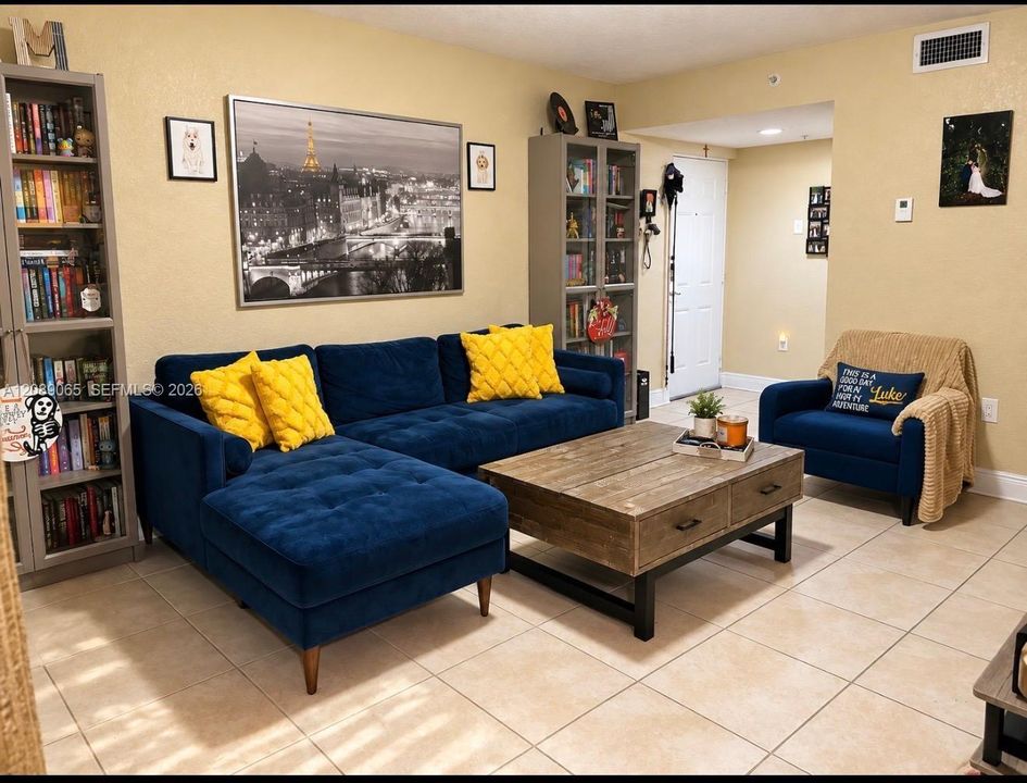 For Sale: $249,900 (1 beds, 1 baths, 746 Square Feet)