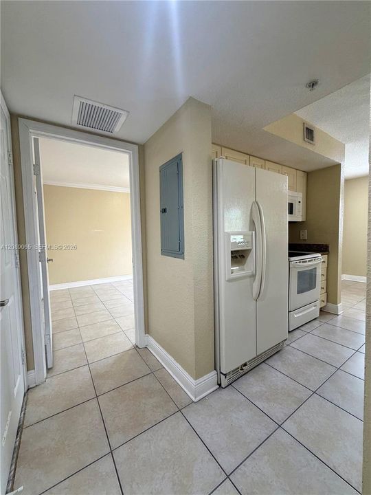 For Sale: $249,900 (1 beds, 1 baths, 746 Square Feet)