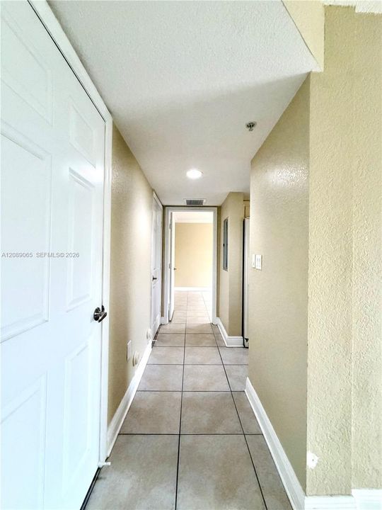 For Sale: $249,900 (1 beds, 1 baths, 746 Square Feet)