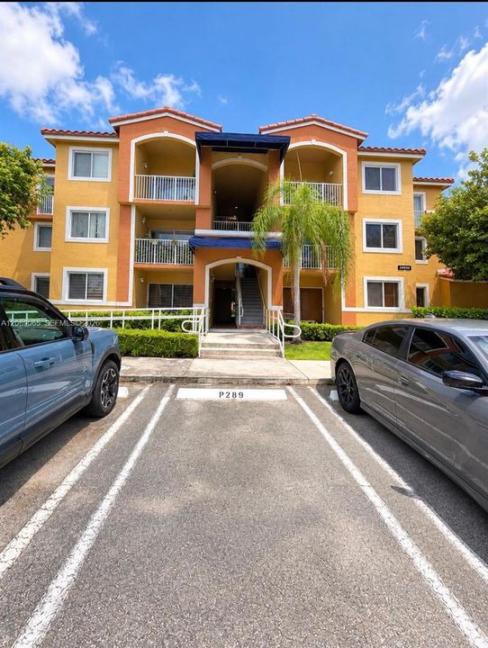 For Sale: $249,900 (1 beds, 1 baths, 746 Square Feet)