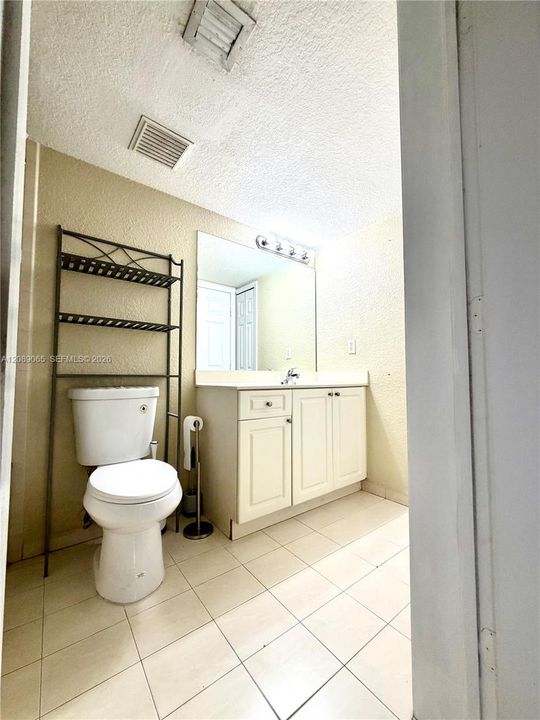 For Sale: $249,900 (1 beds, 1 baths, 746 Square Feet)