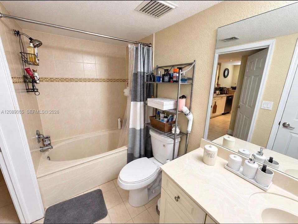 For Sale: $249,900 (1 beds, 1 baths, 746 Square Feet)