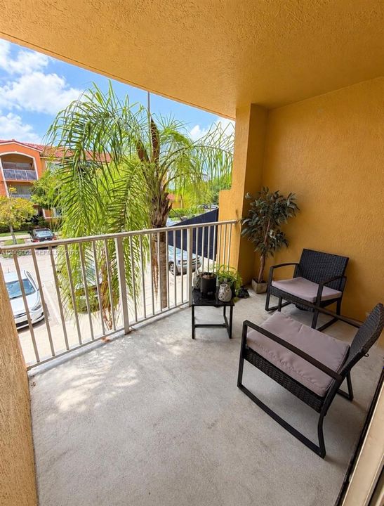 For Sale: $249,900 (1 beds, 1 baths, 746 Square Feet)