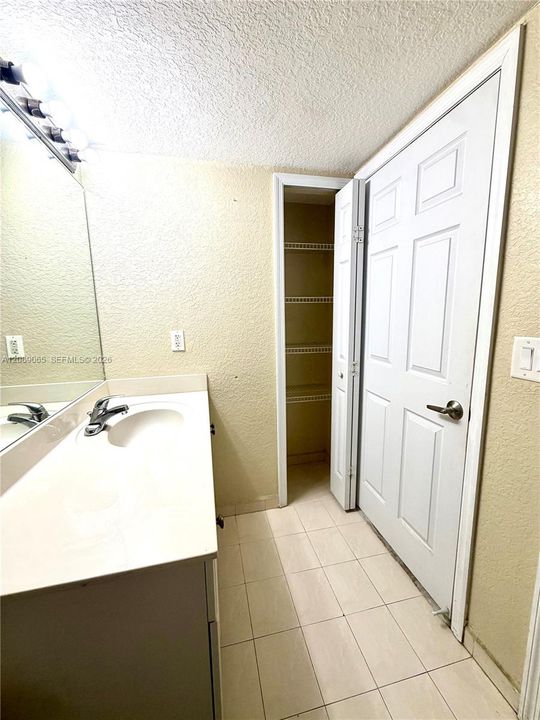 For Sale: $249,900 (1 beds, 1 baths, 746 Square Feet)
