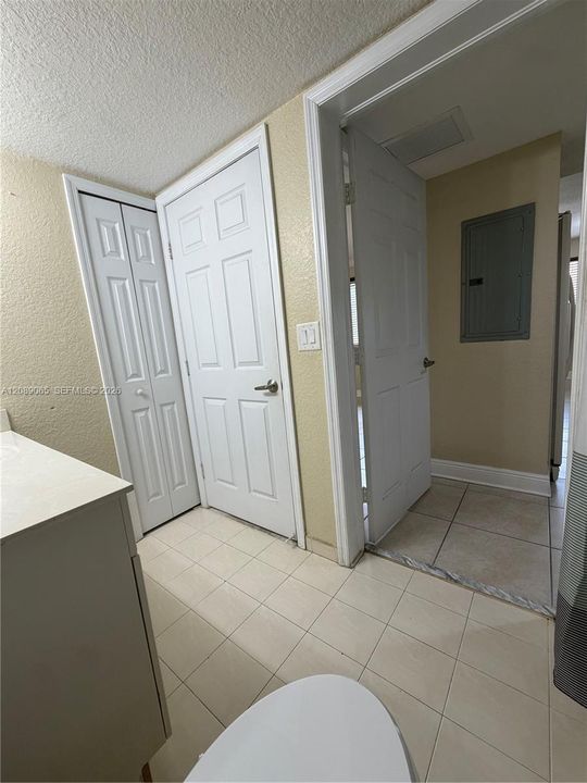 For Sale: $249,900 (1 beds, 1 baths, 746 Square Feet)