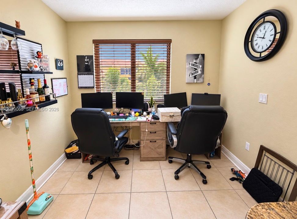 For Sale: $249,900 (1 beds, 1 baths, 746 Square Feet)