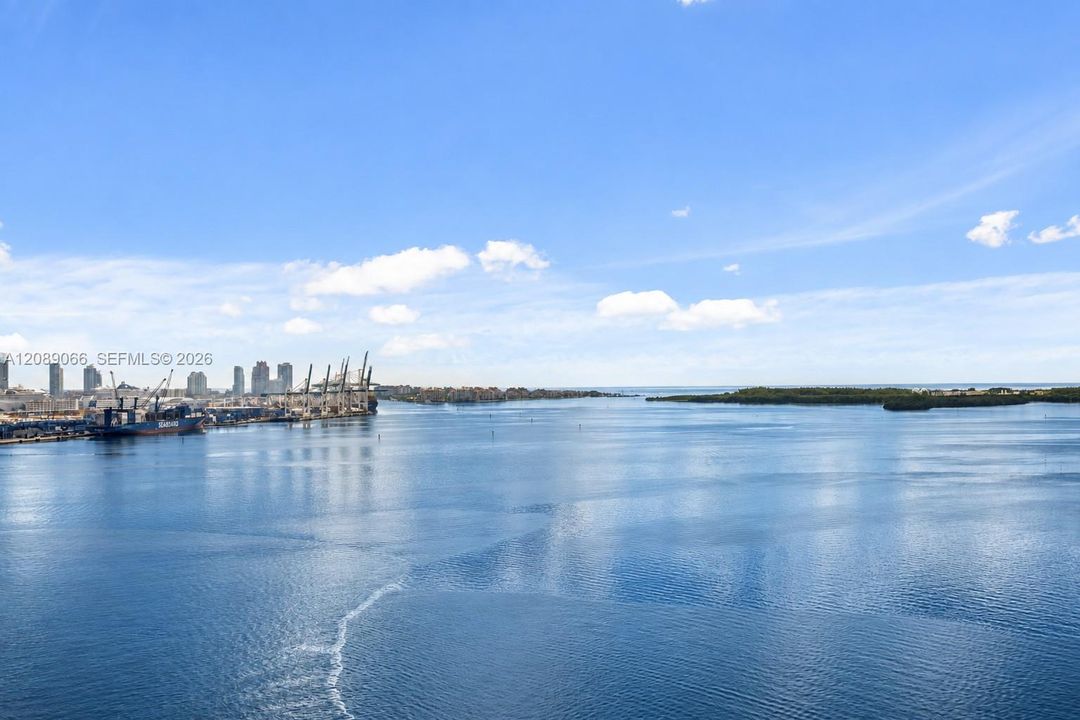 На продажу: $1,840,000 (2 спален, 2 ванн, 1709 Квадратных фут)