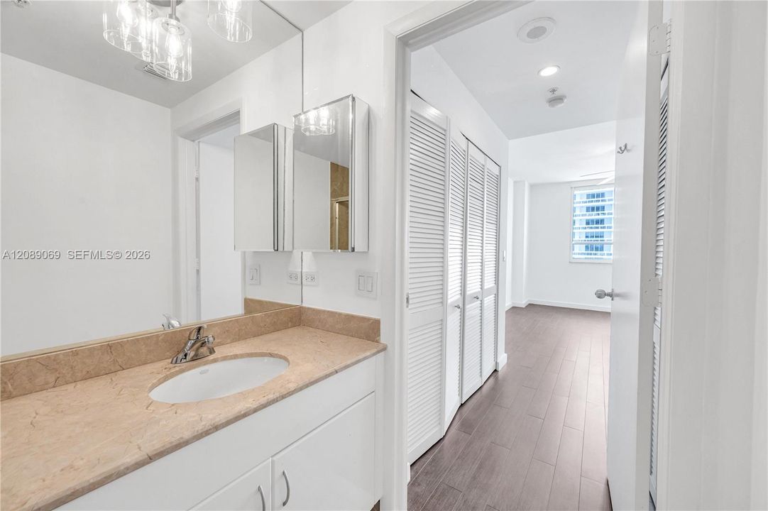 For Rent: $3,600 (1 beds, 1 baths, 863 Square Feet)