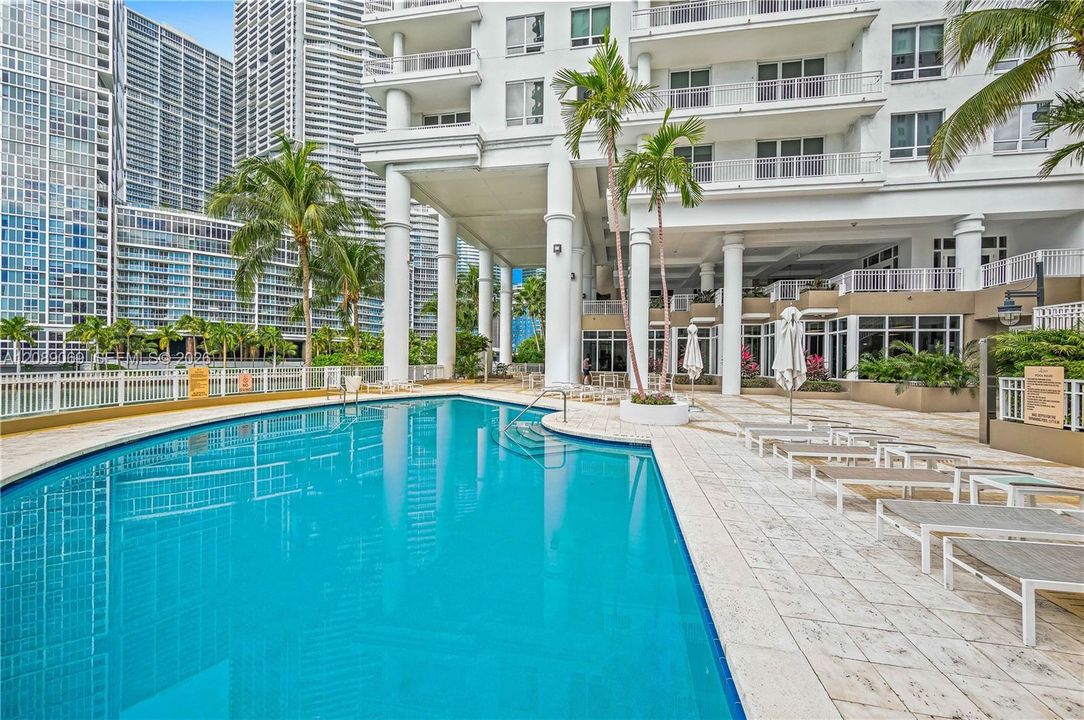For Rent: $3,600 (1 beds, 1 baths, 863 Square Feet)