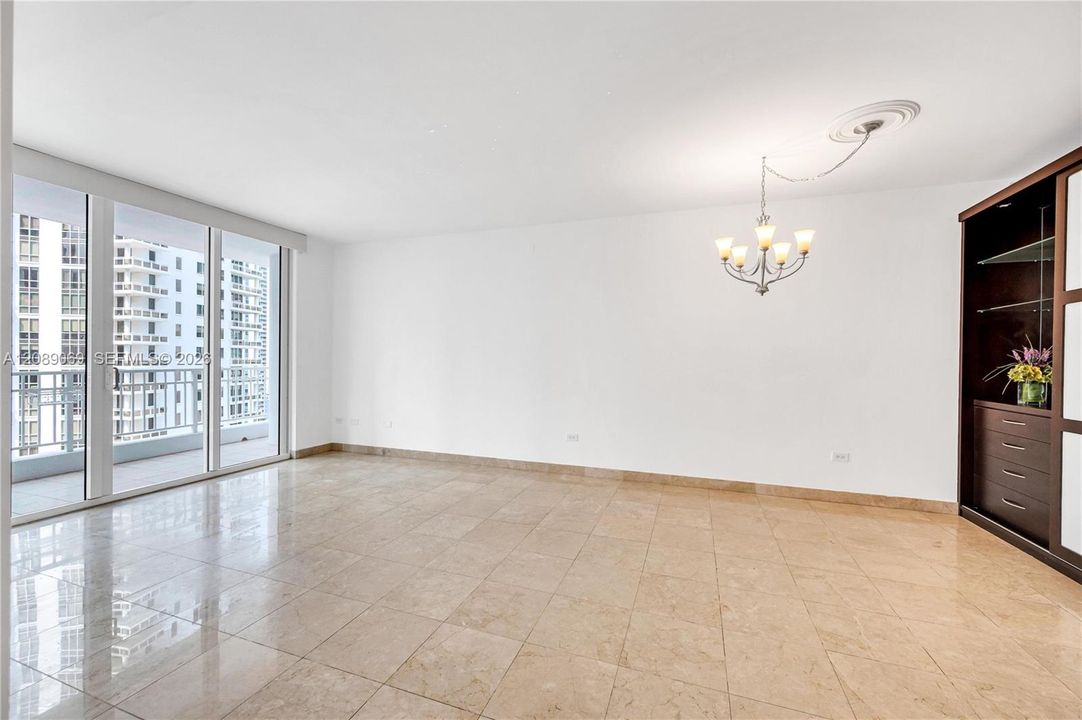 For Rent: $3,600 (1 beds, 1 baths, 863 Square Feet)