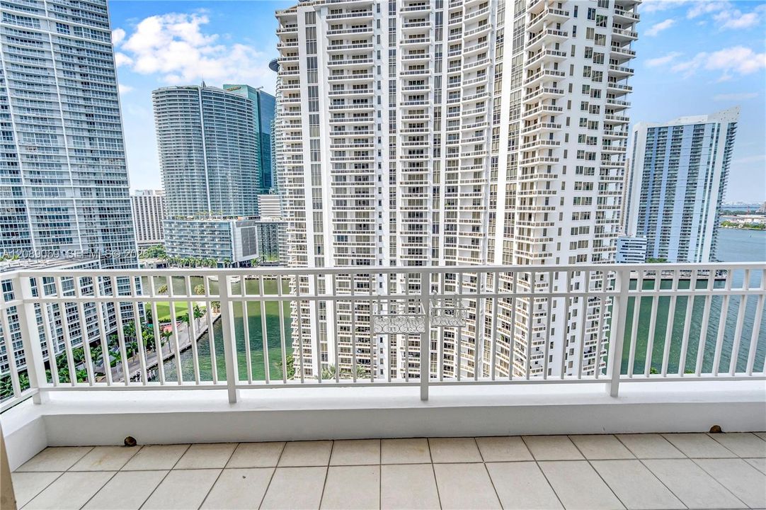 For Rent: $3,600 (1 beds, 1 baths, 863 Square Feet)