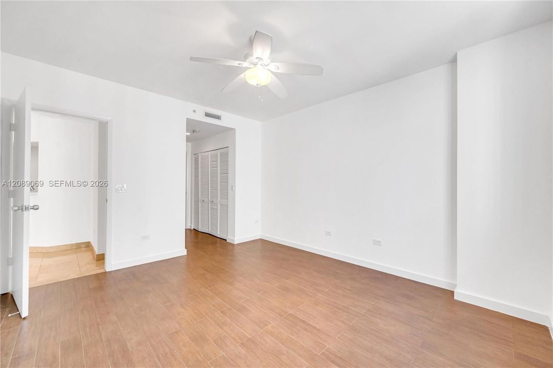 For Rent: $3,600 (1 beds, 1 baths, 863 Square Feet)