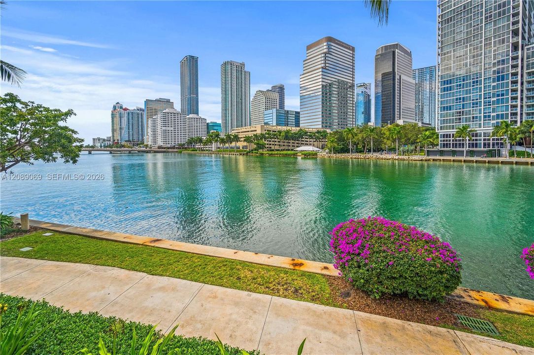 For Rent: $3,600 (1 beds, 1 baths, 863 Square Feet)