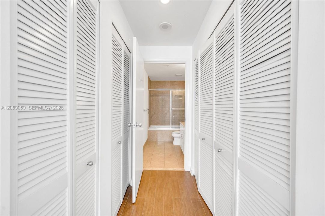 For Rent: $3,600 (1 beds, 1 baths, 863 Square Feet)