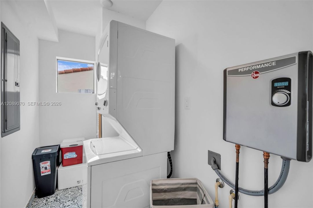 En Venta: $1,877,000 (3 camas, 3 baños, 1850 Pies cuadrados)